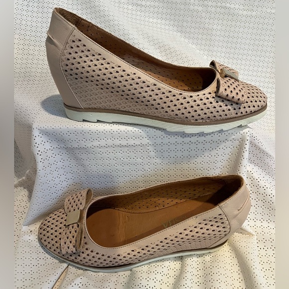 SALE!!!!!Leather Loafers In Beige - Picture 5 of 5